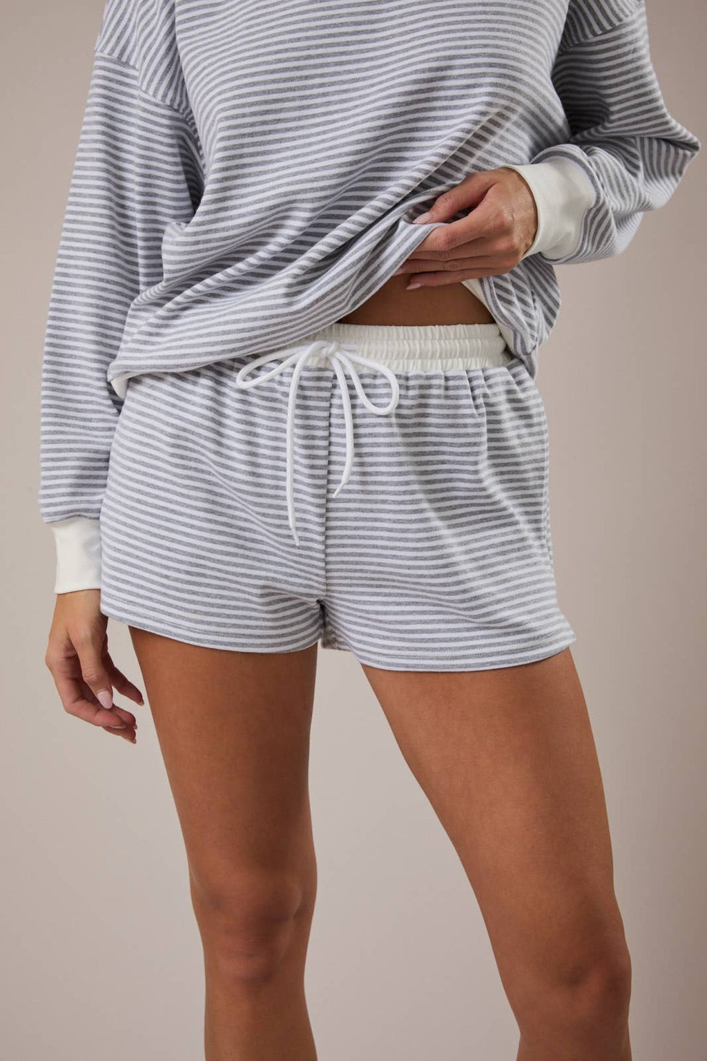 MID RISE STRIPE SHORTS