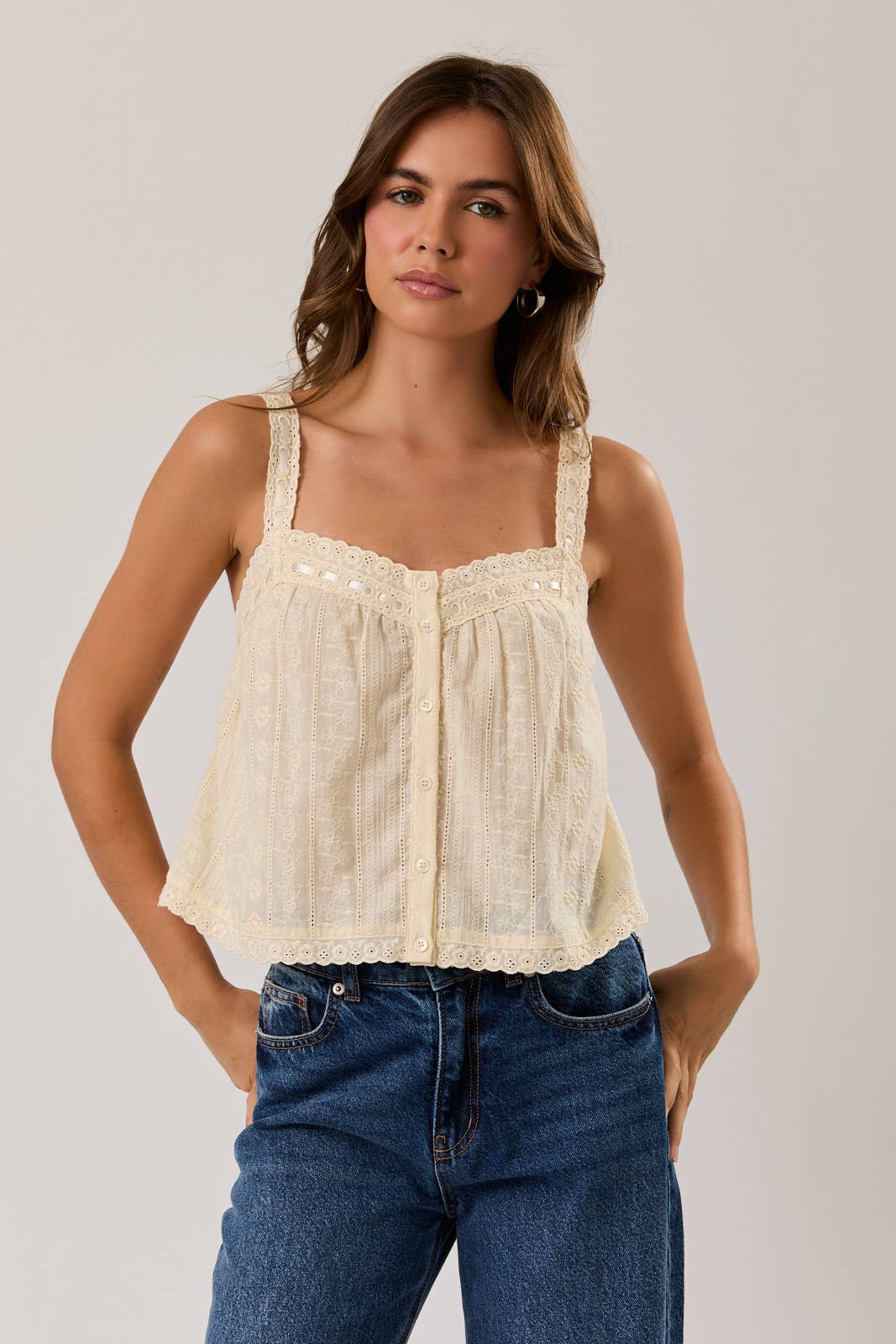 SLEEVELESS EYELET TOP WITH COTTON TRIM